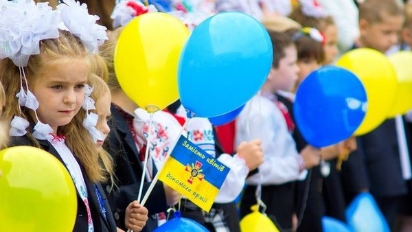В Украине у первоклассников нет домашних заданий, оценок, дневников и красной пасты у учителя