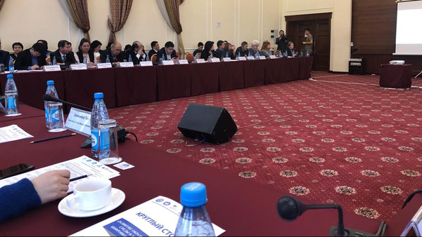 Бишкекте «Санариптештирүү шартында билим берүү системасынын өнүгүшү» аттуу тегерек стол өтүүдө