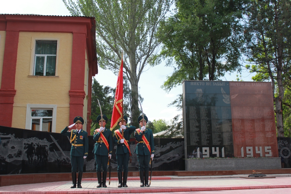 Шопоков бишкек. Шопоков (город). Киргизия Шопоков Сокулукский район. Г Шопоков Кыргызстан. Памятники в Кыргызстане город Шопоков.