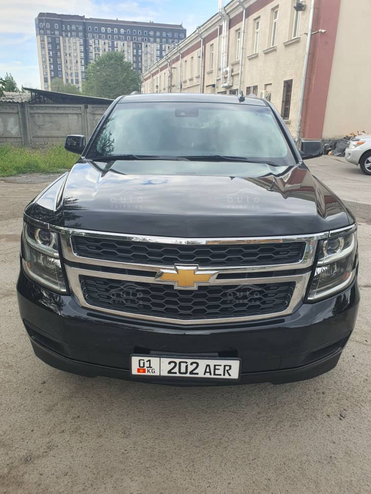 Шевроле бишкеке. Chevrolet Suburban 2015 черный. Chevrolet Suburban gmt900. Chevrolet Suburban 2015 кенгурятник.