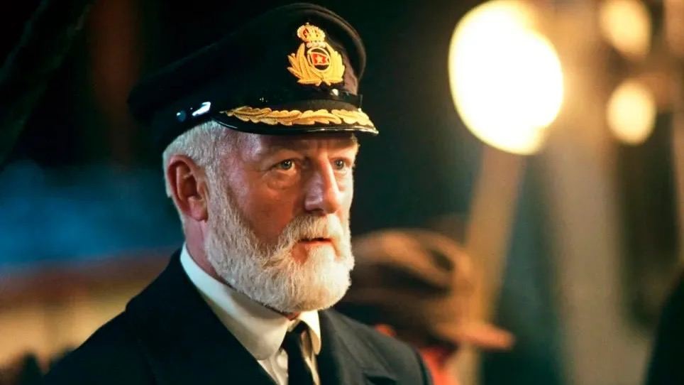 Бернард Хилл в роли капитана "Титаника" Эдварда Джона Смита. Кадр из фильма