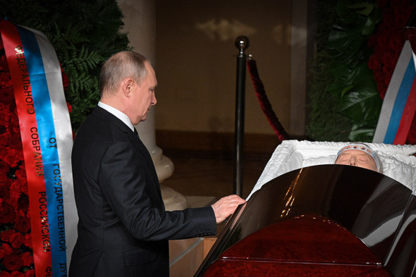 Проститься с Жириновским в Доме Союзов прибыл президент Владимир Путин