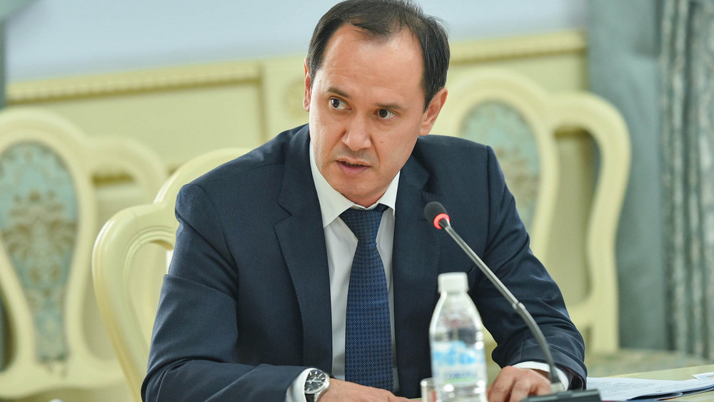 Министр транспорта Эркинбек Осоев