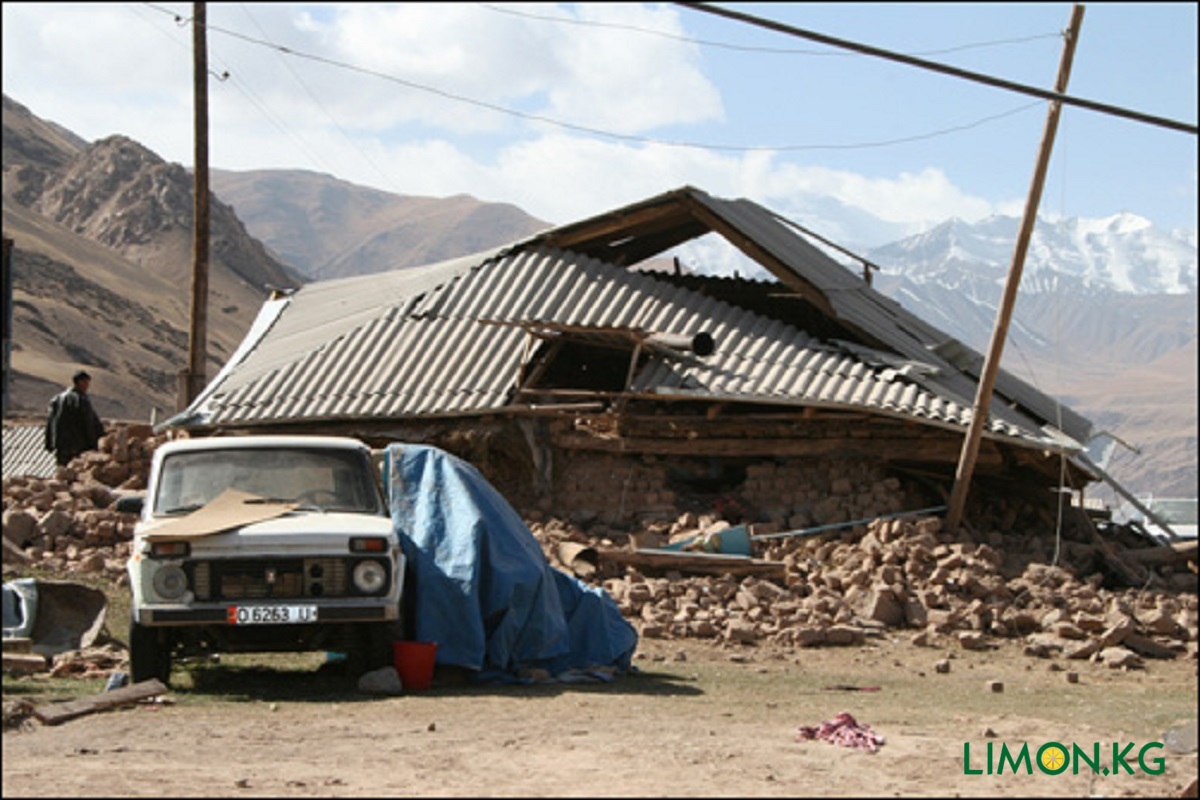 В кыргызстане произошло землетрясение. Землетрясение в Кыргызстане 2008 года. Землетрясение в Бишкеке. Землетрясение в Киргизии сегодня сейчас. Землетрясение в Кыргызстане Ош.